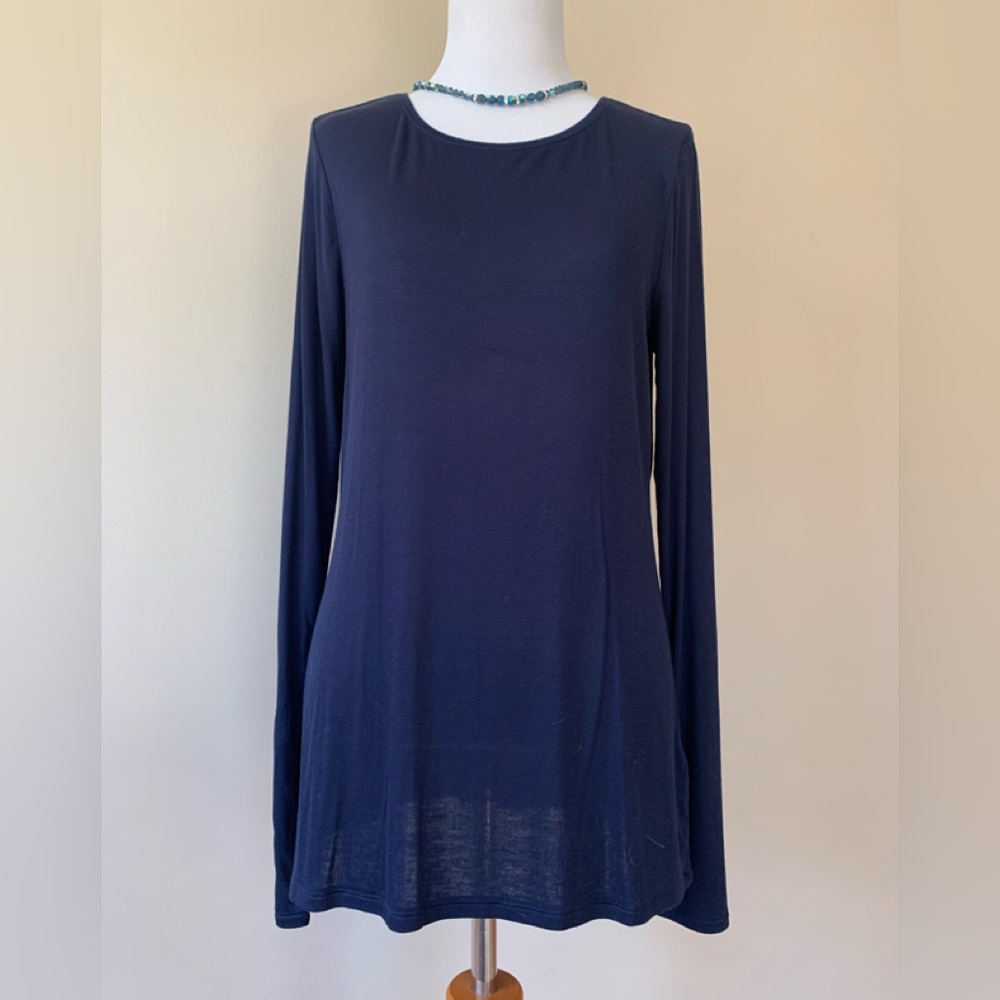 WHBM ladies 95% rayon navy blue long sleeve lightweight tunic in size medium NWT